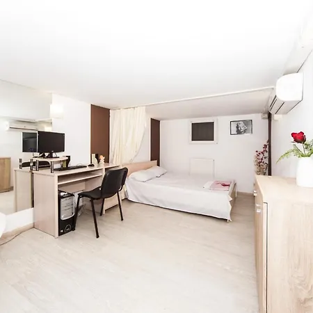 Аквамарин Мини Студия Полуподвал Apartment *